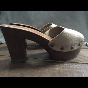 Candie’s Wood Style Opened Toe Clogs